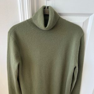 Cashmere V neck sweater M